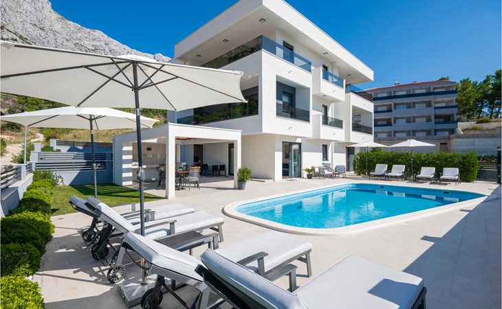 Stunning apartment in Baska Voda 1