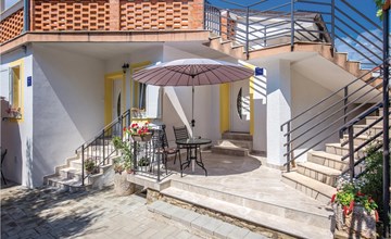 Awesome apartment in Novi Vinodolski 3