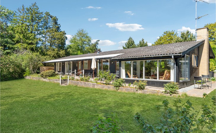 Amazing home in Dronningmølle with WiFi 1