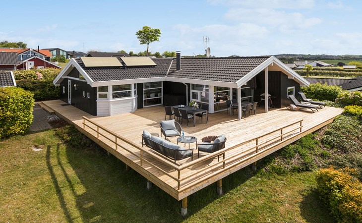 Beautiful home in Rønde with kitchen 1