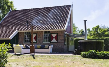 De Brittenburg 4-persoons, finse sauna, hottub, sunshower, grote zonnige omheinde tuin, wifi en huisdier vriendelijk 3