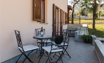 Amazing apartment in Porec with kitchen 3