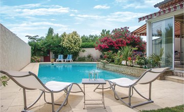Amazing home in Milhaud with WiFi 3