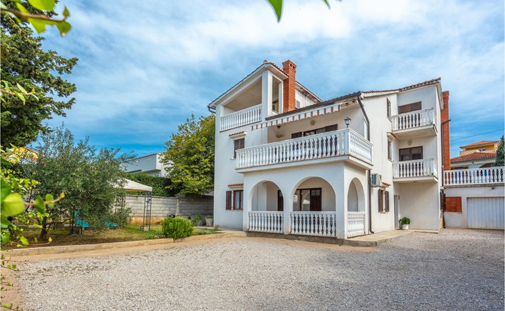 2 bedroom cozy apartment in Omisalj 1