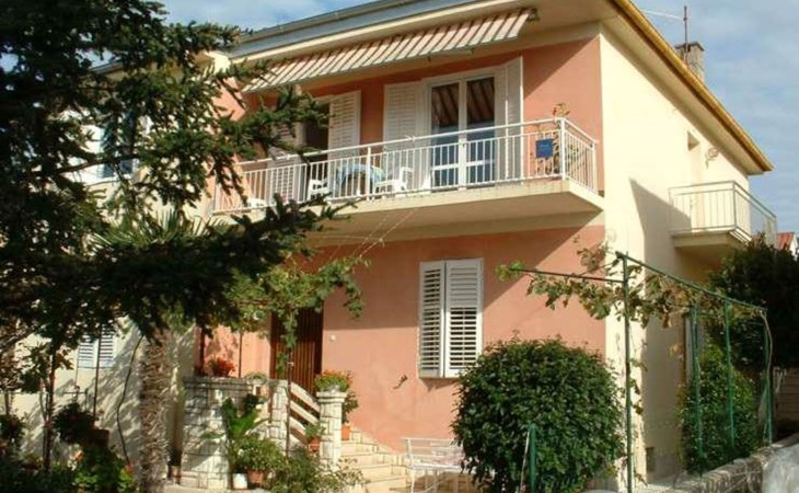 "App žardin" mit Balkon 1