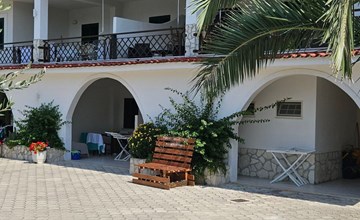 Zwei-Zimmer-Penthouse-Wohnung mit Terrasse mit Meerblick 2