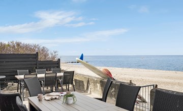 2 bedroom beach front home in Otterup 3
