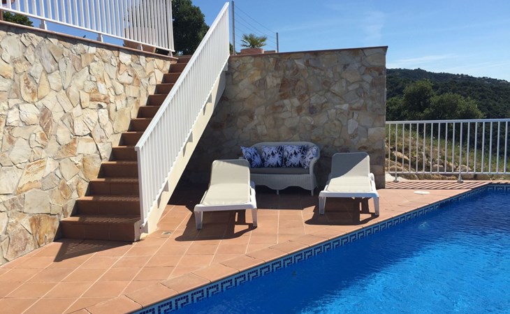 Gemütliches Ferienhaus mit Pool und Meerblick 1