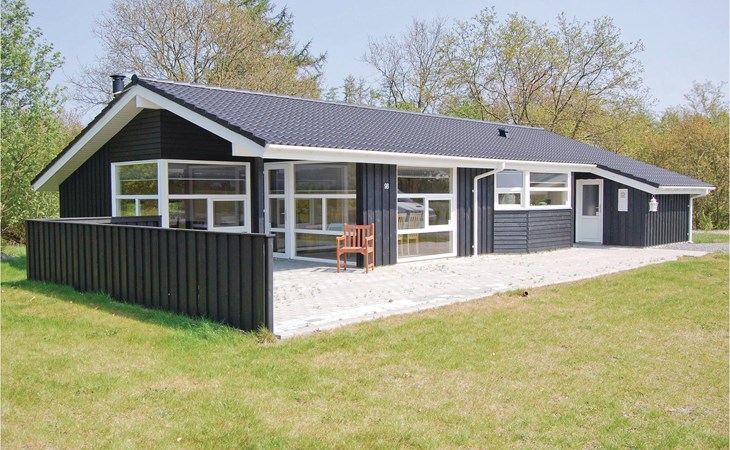 Lovely home in Hovborg with kitchen 1