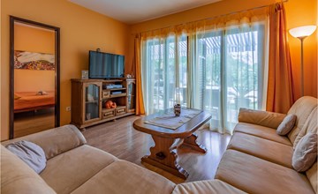 Amazing home in Liznjan with kitchen 3