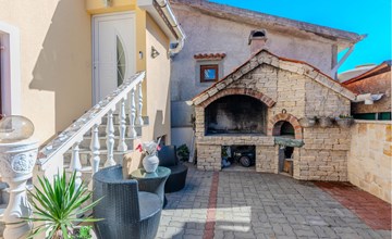 Cozy apartment in Vir with WiFi 2