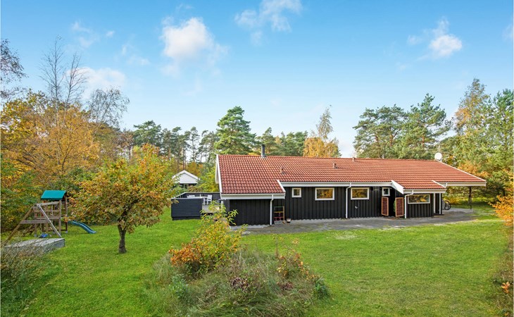 4 bedroom cozy home in Aakirkeby 1