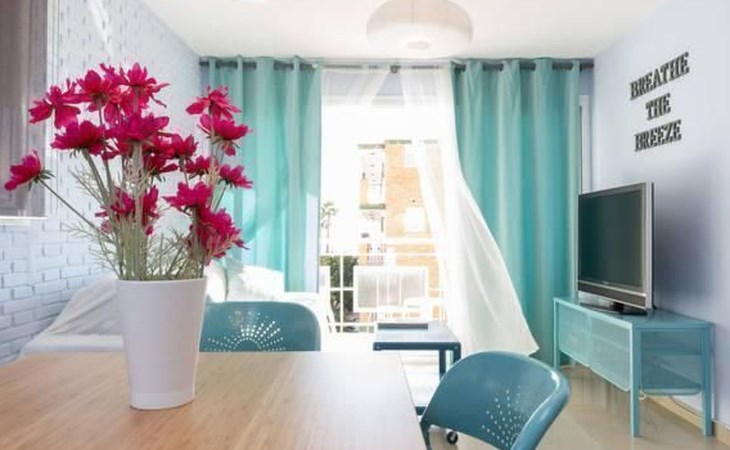 Helle und renovierte Ferienwohnung mit Balkon und tollem Blick auf das Meer 1