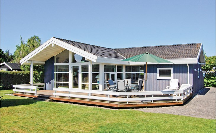 Awesome home in Strøby with WiFi 1