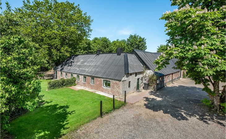 6 bedroom beautiful home in Spjald 1