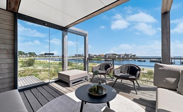 Villa 37 – Sea & Sand | Familievilla aan het strand met uitzicht over het water 3