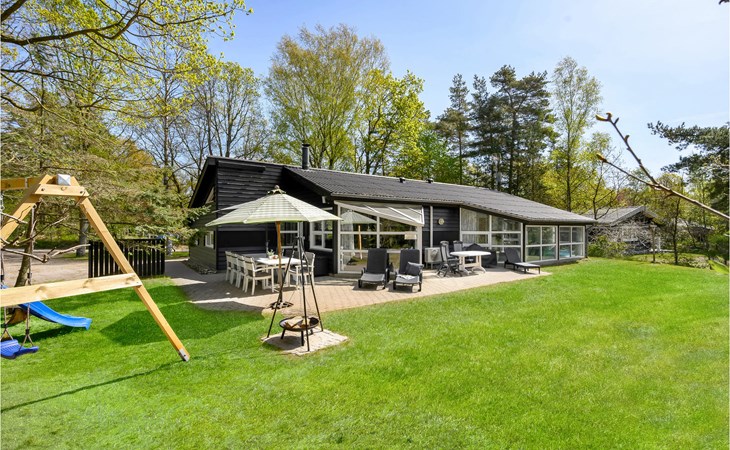 Awesome home in Glesborg with kitchen 1