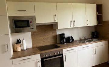 mit kleinem Garten und Grill 2