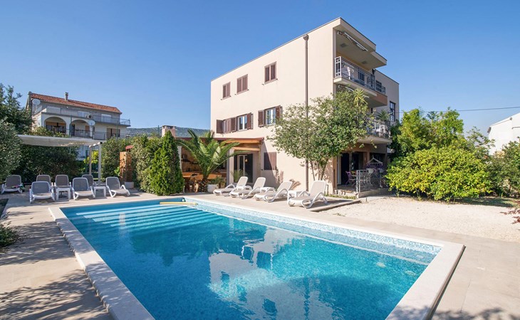 Stunning apartment in Kastel Stafilic 1