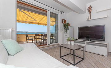 Beautiful apartment in Brodarica 2