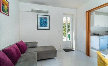 2 bedroom cozy apartment in Jadranovo 3