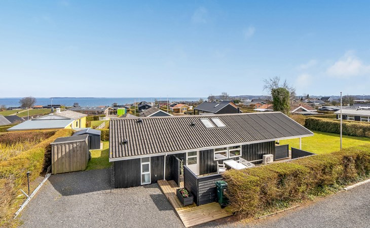 3 bedroom cozy home in Hejls 1