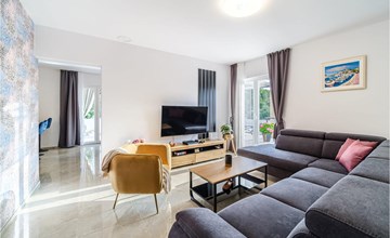 Luxurious home in Milna 3