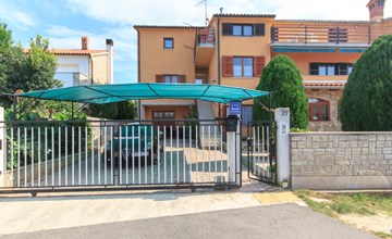 Haus in Vinkuran mit Pool und Bergblick 2