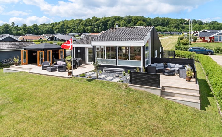 Amazing home in Sjølund with kitchen 1