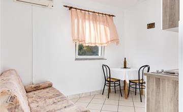 Nice apartment in Rasopasno with WiFi 3