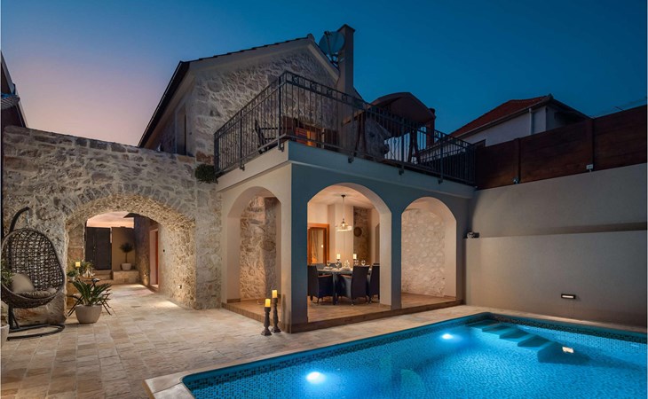 Villa Kameni dvori 1