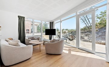 4 bedroom beach front home in Børkop 3