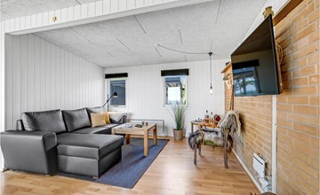 Cozy home in Vesløs with house sea view 3