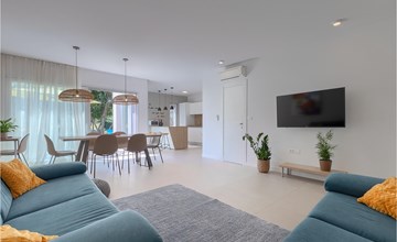 Atemberaubendes Zuhause in Valbandon 3