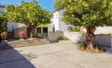 Pet friendly home in Nîmes with private swimming pool, can be inside or outside 2