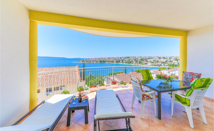 Stunning apartment in Okrug Gornji 1