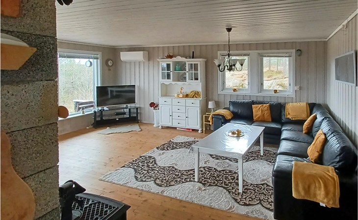 Awesome home in Marnardal with kitchen 1