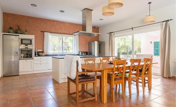 Stunning home in SINEU with private swimming pool, can be inside or outside 3