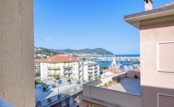 4 bedroom awesome apartment in Imperia 1
