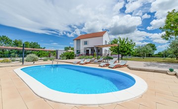 Pet friendly home in Pridraga with WiFi 3