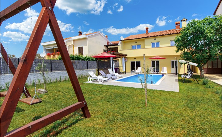 4 bedroom amazing home in Pula 1
