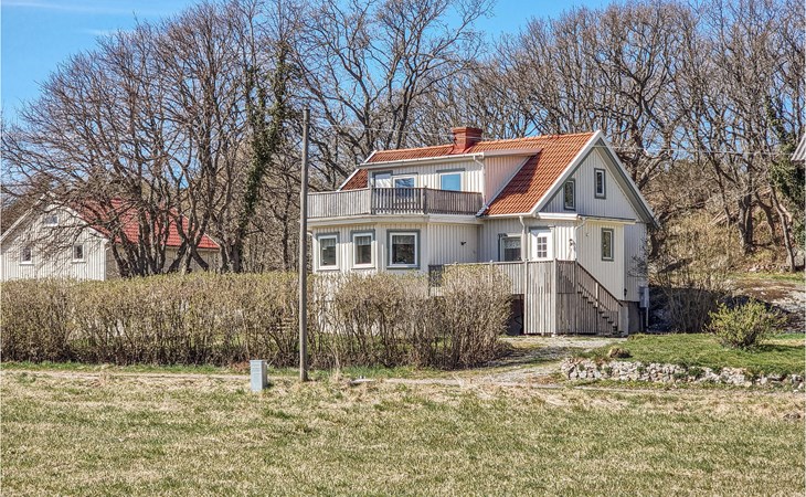 Nice home in Långekärr with kitchen 1