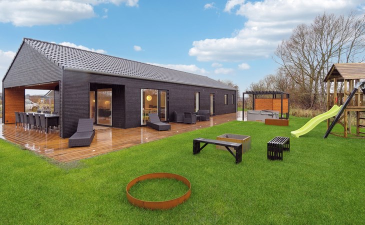 5 bedroom nice home in Hadsund 1