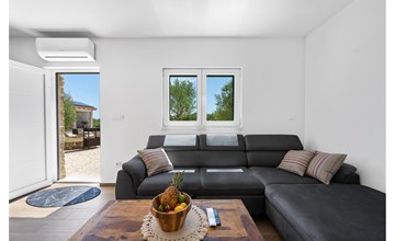 Pet friendly home in Vodice with outdoor swimming pool 3