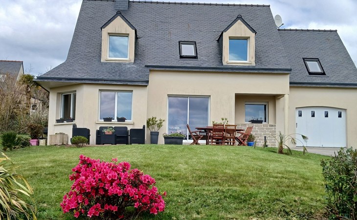 Haus mit Garten und herrlichem Meerblick 1