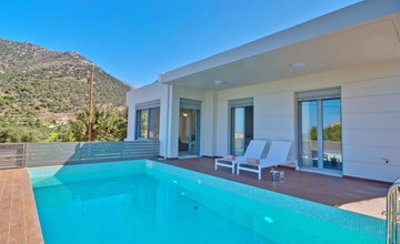 Villa mit drei Schlafzimmern und privatem Swimmingpool. 2