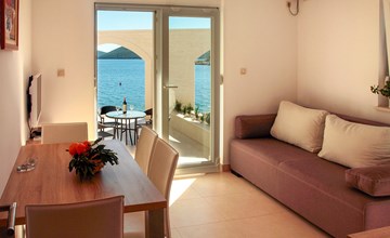 Beach front apartment in Klek with WiFi 3