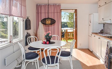 Beautiful home in Finspång with WiFi 3