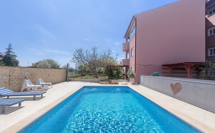 Wohnung in Fažana mit gemeinsamem Pool und Garten 1