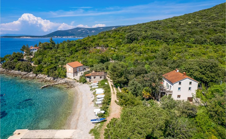 3 bedroom nice apartment in Cres 1